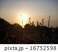 ウルワツ寺院とケチャックダンス会場1 16752598