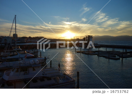 フィッシャーマンズワーフ　夕暮れ 16753762