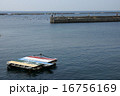海に浮かぶ筏 16756169