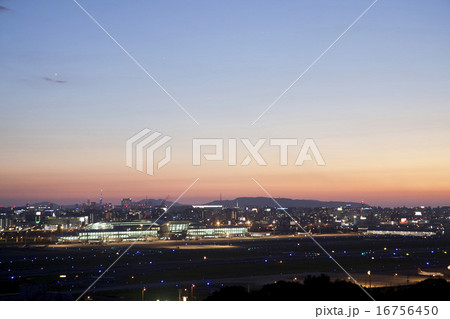 福岡国際空港の夜景 16756450