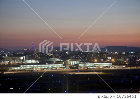 福岡国際空港の夜景 16756451