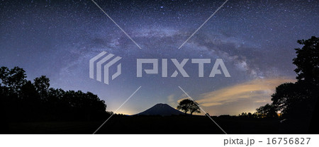 ニセコ双子の木と天の川 ニセコ双子の木と天の川 16756827