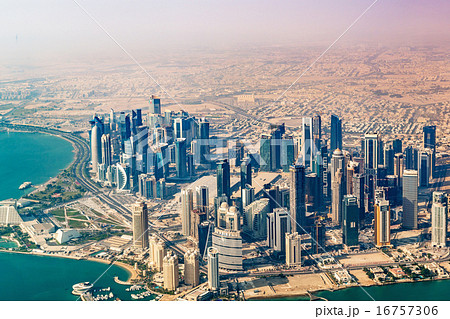 ドーハ北部の中心街(カタール、ドーハ) ドーハ北部の中心街(カタール、ドーハ) 16757306