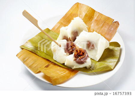 Banana leaf to packaging thai dessert style 16757393