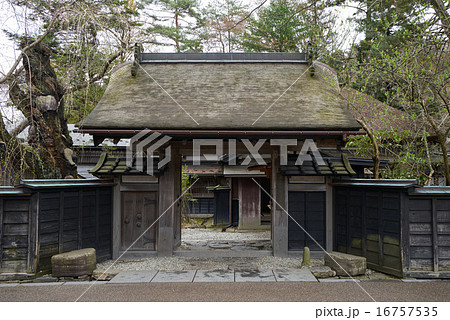 武家屋敷の薬医門、角館青柳家 16757535
