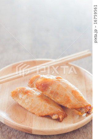 Grilled chicken wings on wooden plate 16759561