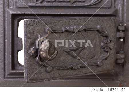 Cast iron door for furnaces. 16761162