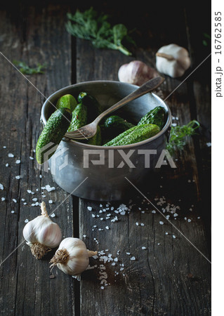 Preparation of low-salt pickled cucumbers Preparation of low-salt pickled cucumbers 16762585