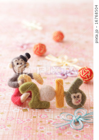 フェルトの猿とピンクの背景 フェルトの猿とピンクの背景 16768504