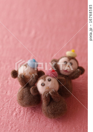 フェルトの猿とピンクの背景 フェルトの猿とピンクの背景 16768585