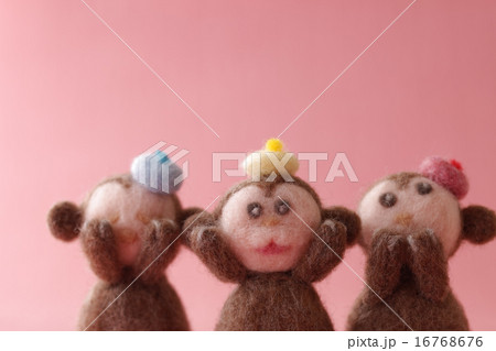 フェルトの猿とピンクの背景 フェルトの猿とピンクの背景 16768676