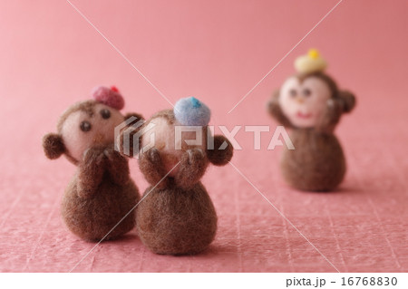 フェルトの猿とピンクの背景 フェルトの猿とピンクの背景 16768830