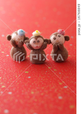 フェルトの猿と赤の背景 フェルトの猿と赤の背景 16768849