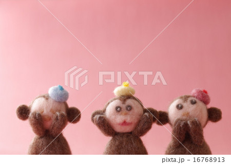 フェルトの猿とピンクの背景 フェルトの猿とピンクの背景 16768913