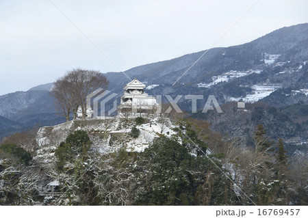 雪の大洲城　遠景 16769457