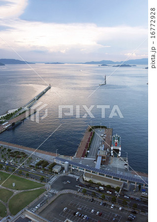高松埠頭の夕景 縦 高松埠頭の夕景 縦 16772928