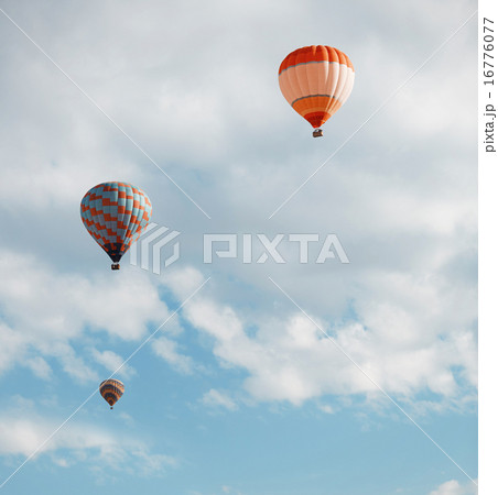 Air balloons in blue sky 16776077
