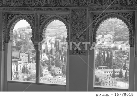 Looking the Albayzin 16779019