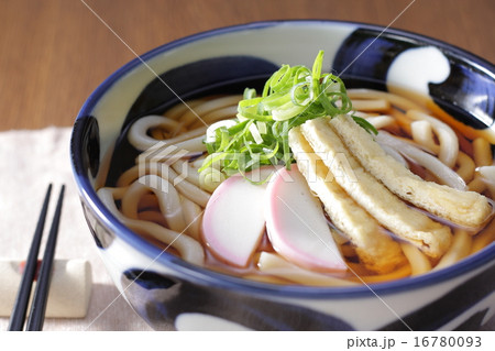 テーブルのかけうどん 16780093