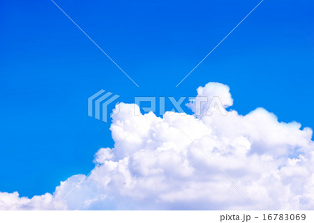 夏イメージ　入道雲 16783069