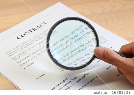 契約書へサイン Singing a contract 契約書へサイン Singing a contract 16783238