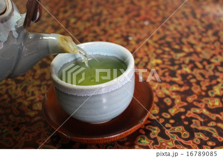 急須で入れる緑茶 16789085
