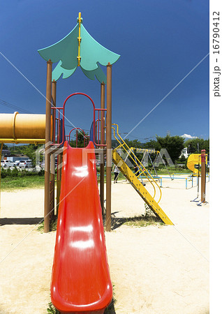 子供 公園の遊具 子供 公園の遊具 16790412