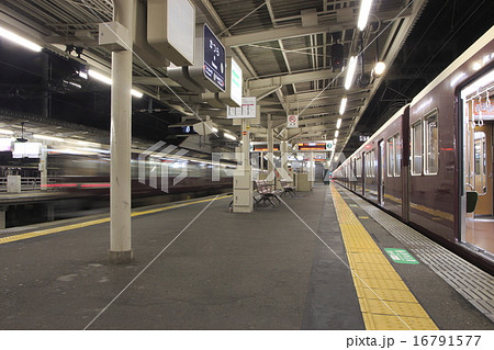 ［HK81］阪急京都線　桂駅ホームにて（京都市西京区） 16791577