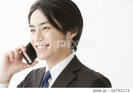 電話をするサラリーマン 16792173