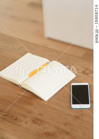 ノート・スマートフォン 16808714