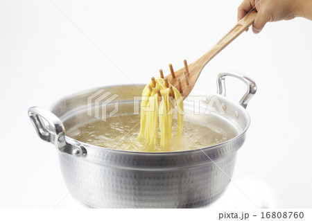 茹で上げパスタ 16808760