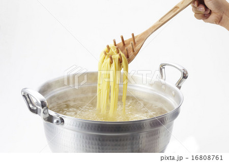 茹で上げパスタ 16808761