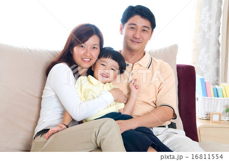 Indoor portrait of asian family Indoor portrait of asian family 16811554