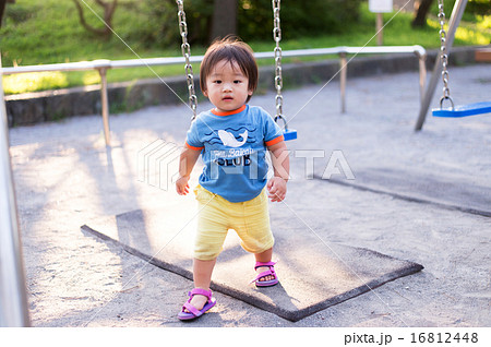 子供 1歳半の写真素材