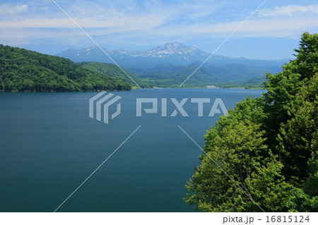 然別湖と大雪山 16815124