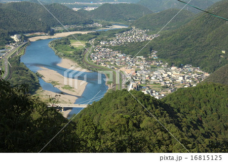 金華山から眺める長良川上流 16815125