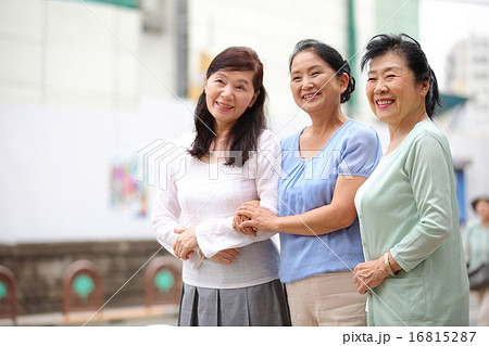 主婦仲間　3人 16815287