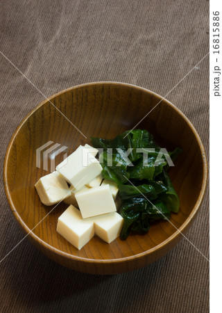 お味噌汁の下拵え 16815886