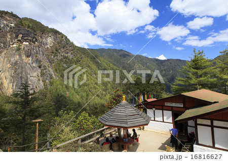 ブータン、タクツァン僧院を望むレストハウス 16816627