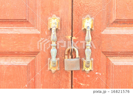 red door 16821576