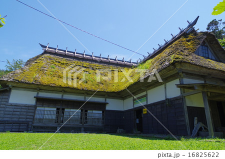 新潟　糸魚川市能生　能生歴史民俗資料館　中門造りの伝統的建築 16825622