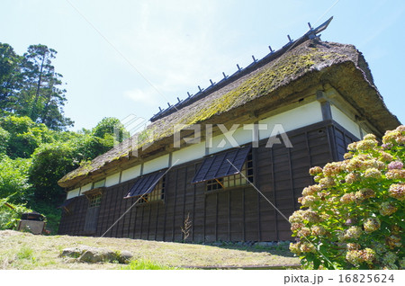 新潟　糸魚川市能生　能生歴史民俗資料館　中門造りの伝統的建築 16825624
