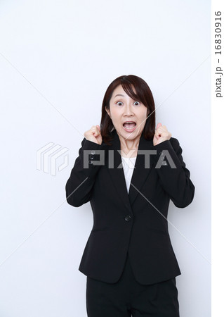 驚くキャリアウーマン 驚くキャリアウーマン 16830916