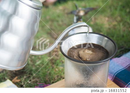 ピクニックでコーヒードリップ 16831552