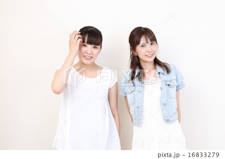 女性2人 16833279