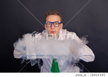 Entertaining chemistry and mad scientists 1566. Entertaining chemistry and mad scientists 1566. 16834395