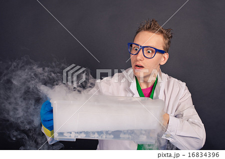 Entertaining chemistry and mad scientists 1567. 16834396
