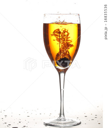 Cherry water splash wine glass Cherry water splash wine glass 16835536