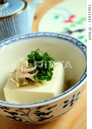 大葉とミョウガを載せた夏の冷奴 大葉とミョウガを載せた夏の冷奴 16835961