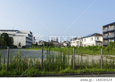 住宅街の更地 16836424